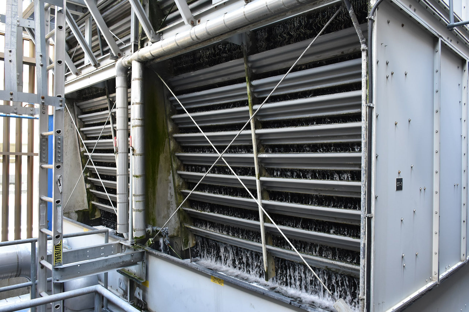 How does a cooling tower work ?